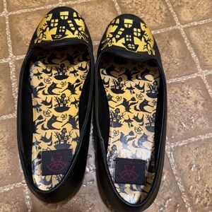 Strange cvlt haunted house witchy flats.